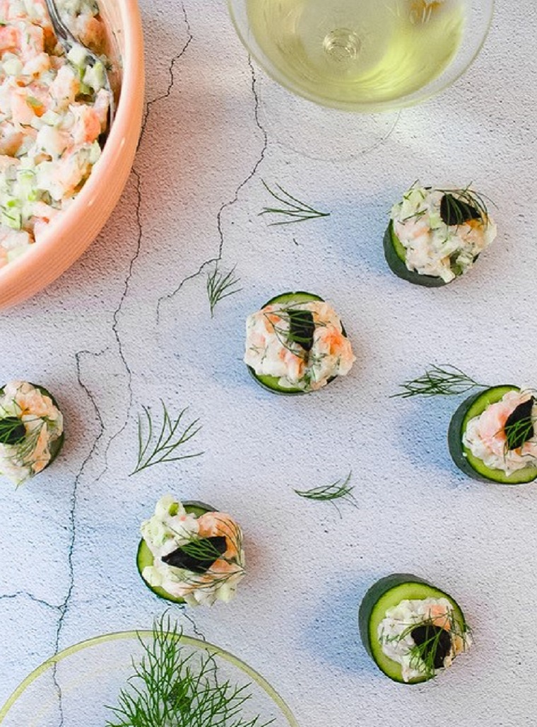 Recipe - Fettuccine Canapés with horseradish and black garlic shrimp - Recipes with black garlic – Le Petit Mas organic garlic and garlic scape farm in Quebec (Canada)